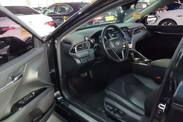 Used Toyota Camry 2018 2.0G Luxury Edition Driver Seat