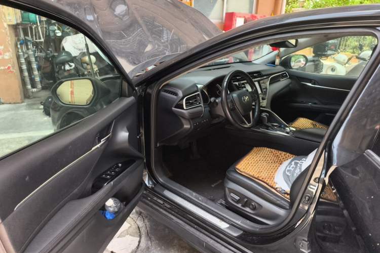 Used Toyota Camry 2018 2.0G Luxury Edition Driver Seat