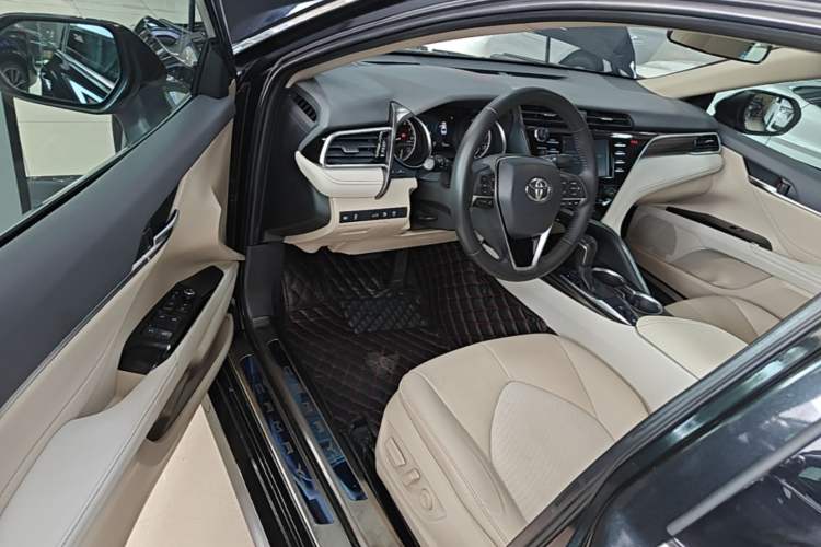 Used Toyota Camry 2018 2.0G Luxury Edition Driver Seat