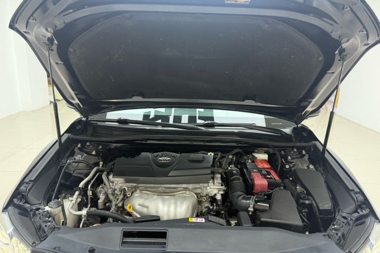 Used Toyota Camry 2018 2.0G Luxury Edition Engine Bay
