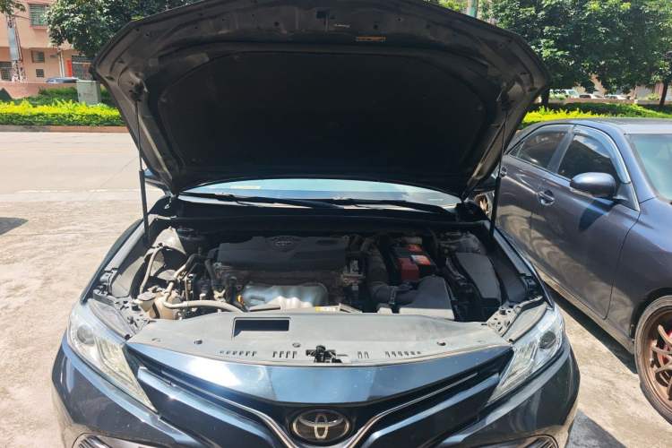 Used Toyota Camry 2018 2.0G Luxury Edition Engine Bay