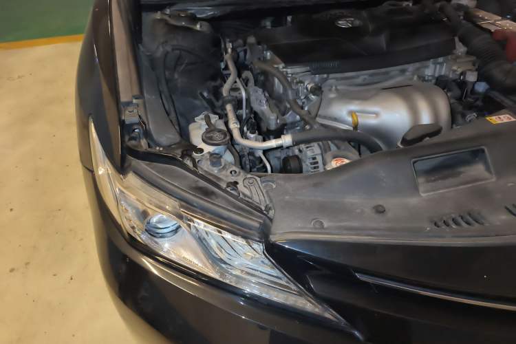 Used Toyota Camry 2018 2.0G Luxury Edition Engine Bay Right