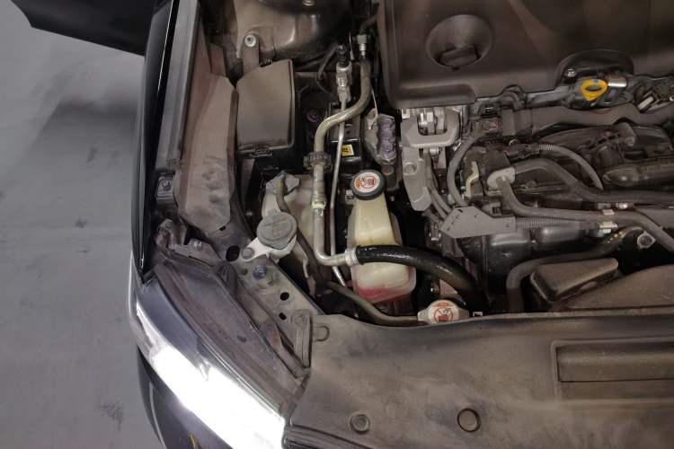 Used Toyota Camry 2018 Dual-Engine 2.5 HG Luxury Edition Engine Bay Right