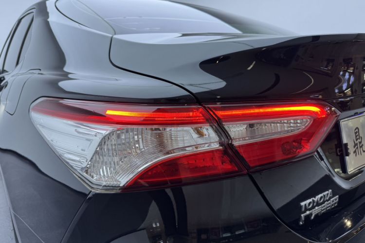Used Toyota Camry 2018 2.0E Leading Edition Exterior 4