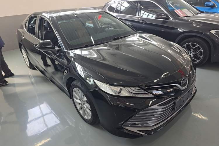 Used Toyota Camry 2018 2.0G Luxury Edition Front Right 45 Deg