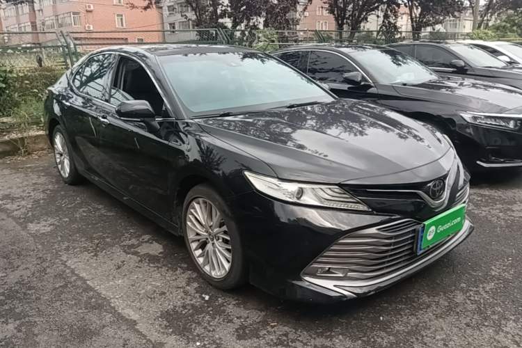Used Toyota Camry 2018 2.5G Luxury Edition Front Right 45 Deg