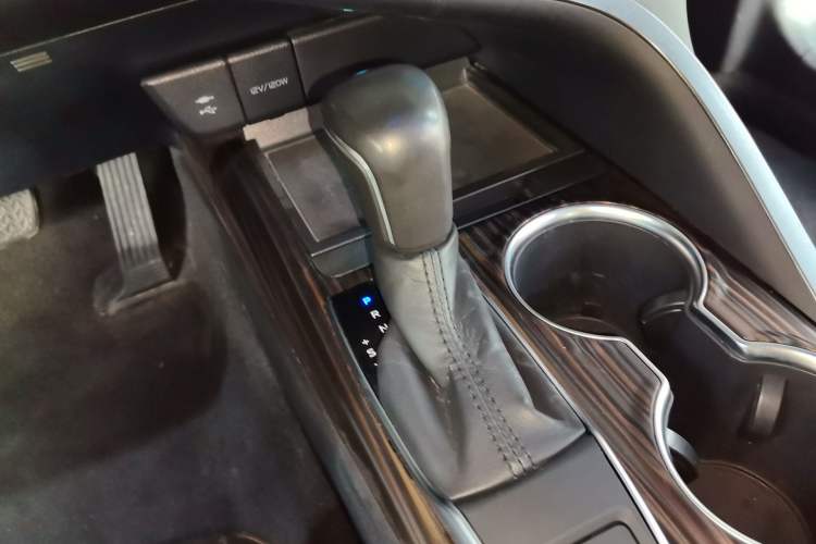 Used Toyota Camry 2018 2.0G Luxury Edition Gear Lever