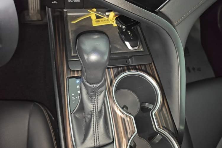 Used Toyota Camry 2018 2.5G Luxury Edition Gear Lever