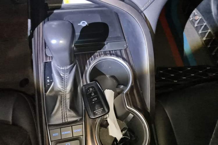 Used Toyota Camry 2018 2.5G Luxury Edition Gear Lever