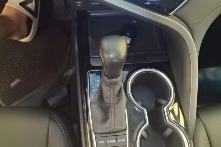 Used Toyota Camry 2018 2.0S FENGSHANG Edition Gear Lever