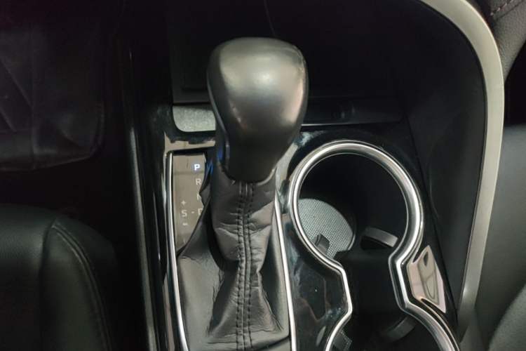 Used Toyota Camry 2018 2.0S FENGSHANG Edition Gear Lever