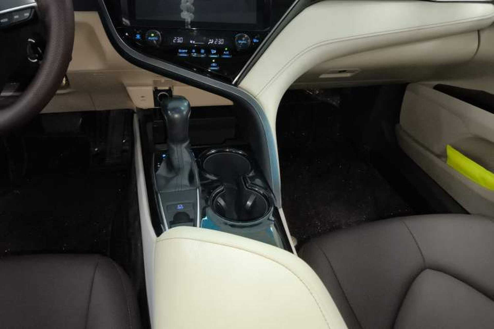 Used Toyota Camry 2018 2.0E Elite Edition Gear Lever