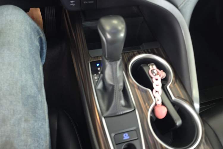 Used Toyota Camry 2018 2.0G Luxury Edition Gear Lever