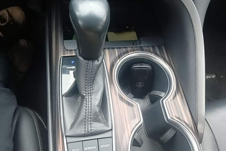 Used Toyota Camry 2018 2.5G Luxury Edition Gear Lever
