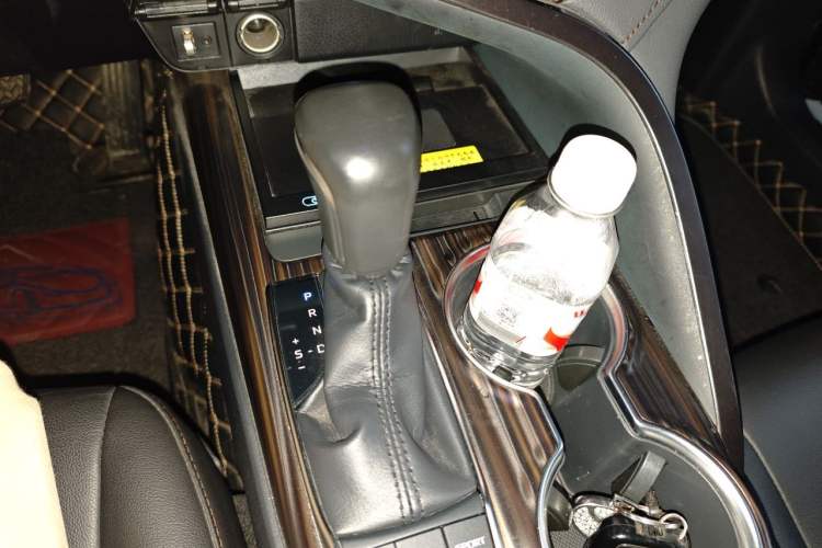 Used Toyota Camry 2018 2.5G Luxury Edition Gear Lever