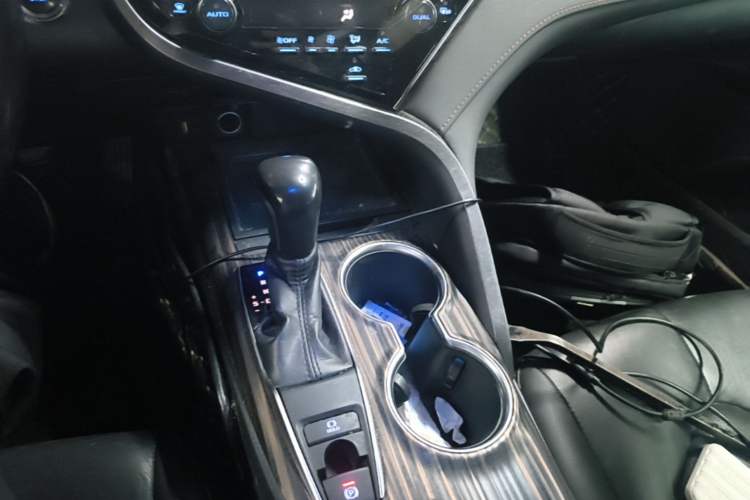 Used Toyota Camry 2018 2.0G Luxury Edition Gear Lever
