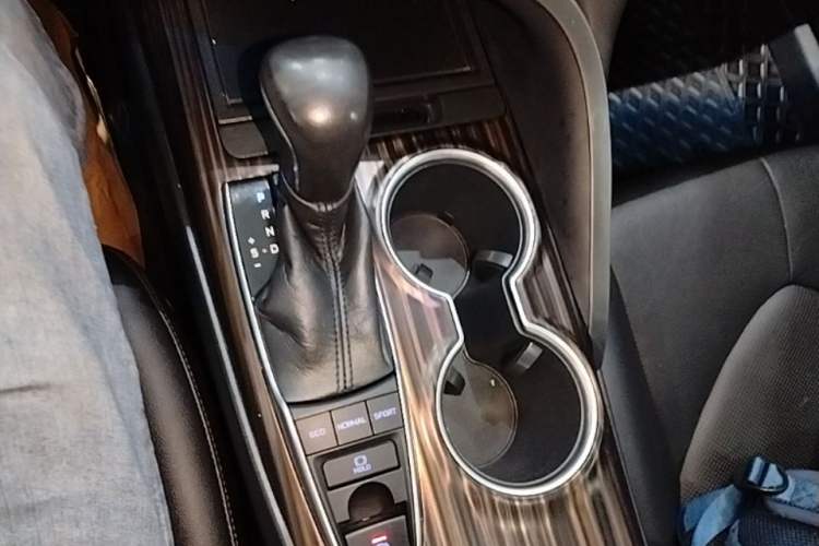 Used Toyota Camry 2018 2.5G Luxury Edition Gear Lever