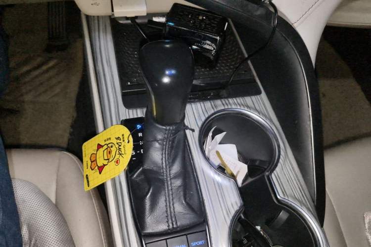 Used Toyota Camry 2018 Dual-Engine 2.5 HG Luxury Edition Gear Lever