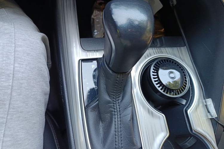 Used Toyota Camry 2018 Dual-Engine 2.5 HG Luxury Edition Gear Lever