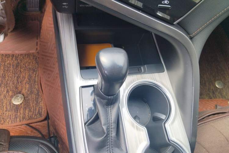 Used Toyota Camry 2018 Dual-Engine 2.5HQ Flagship Edition Gear Lever