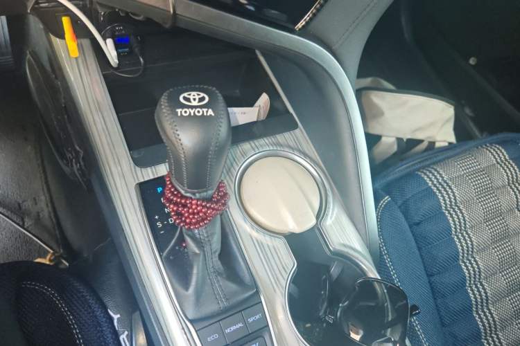 Used Toyota Camry 2018 Dual-Engine 2.5 HG Luxury Edition Gear Lever