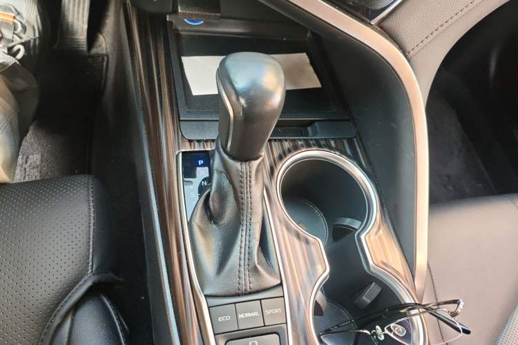 Used Toyota Camry 2018 2.5G Luxury Edition Gear Lever