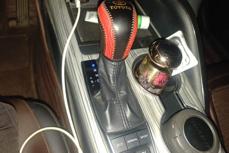 Used Toyota Camry 2018 Dual-Engine 2.5 HG Luxury Edition Gear Lever