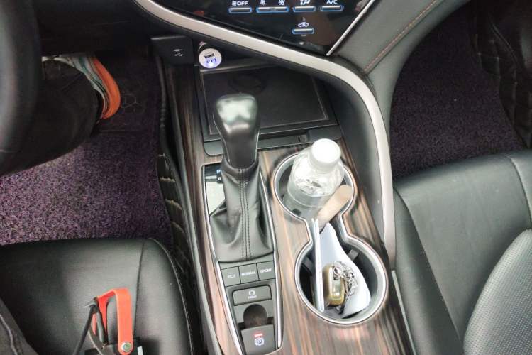 Used Toyota Camry 2018 2.5G Luxury Edition Gear Lever