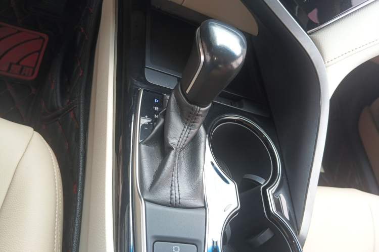 Used Toyota Camry 2018 2.0E Elite Edition Gear Lever