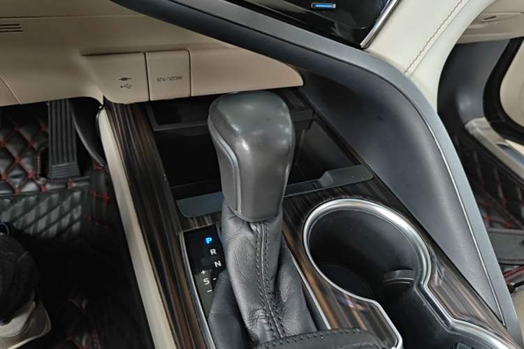Used Toyota Camry 2018 2.0G Luxury Edition Gear Lever