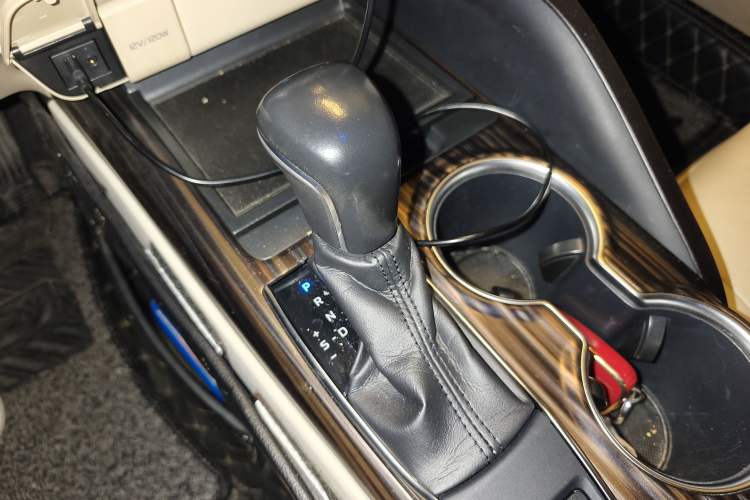 Used Toyota Camry 2018 2.0G Luxury Edition Gear Lever