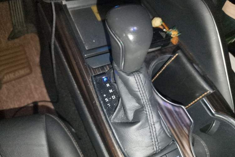 Used Toyota Camry 2018 2.5G Luxury Edition Gear Lever