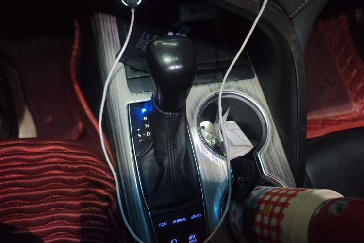 Used Toyota Camry 2018 Dual-Engine 2.5 HG Luxury Edition Gear Lever