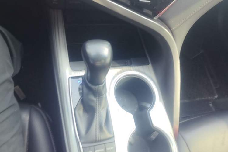 Used Toyota Camry 2018 Dual-Engine 2.5 HG Luxury Edition Gear Lever