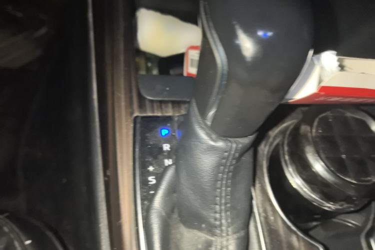 Used Toyota Camry 2018 2.0G Luxury Edition Gear Lever
