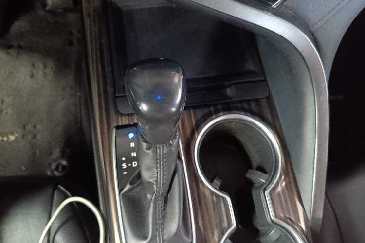 Used Toyota Camry 2018 2.5G Luxury Edition Gear Lever