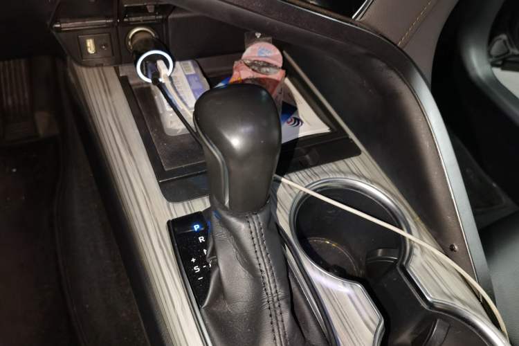 Used Toyota Camry 2018 Dual-Engine 2.5 HG Luxury Edition Gear Lever