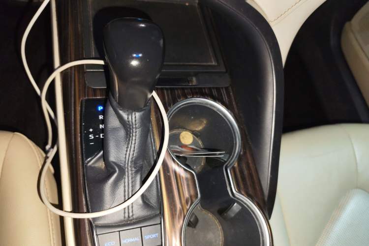 Used Toyota Camry 2018 2.5G Luxury Edition Gear Lever