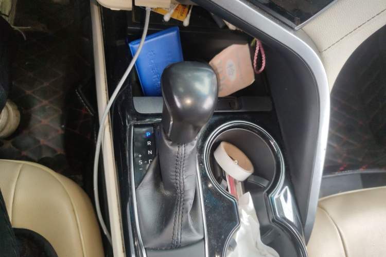 Used Toyota Camry 2018 2.0E Elite Edition Gear Lever
