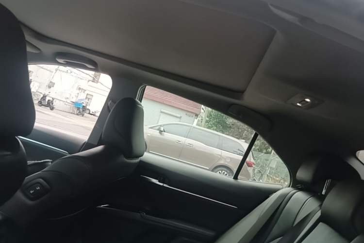 Used Toyota Camry 2018 2.5G Luxury Edition Headliner