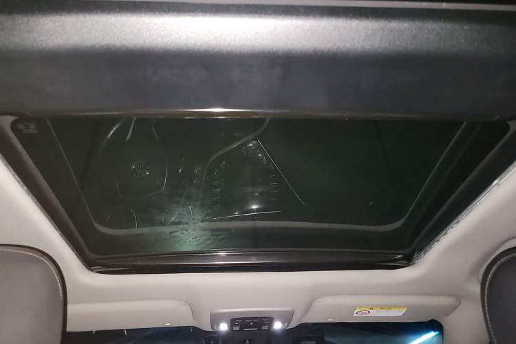 Used Toyota Camry 2018 2.5G Luxury Edition Headliner