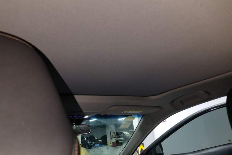 Used Toyota Camry 2018 Dual-Engine 2.5 HG Luxury Edition Headliner
