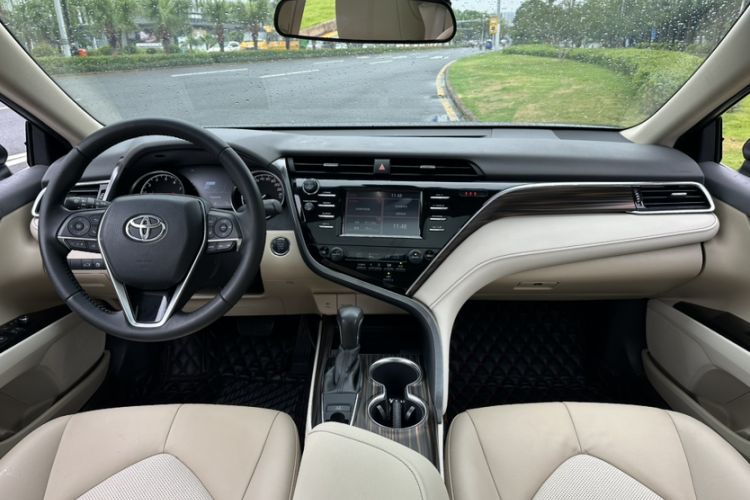 Used Toyota Camry 2018 2.0G Luxury Edition Interior 1