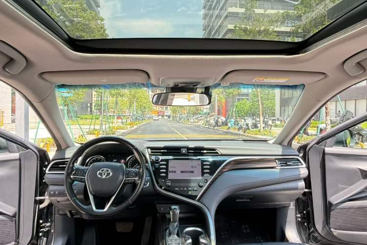 Used Toyota Camry 2018 Dual-Engine 2.5 HG Luxury Edition Interior 1