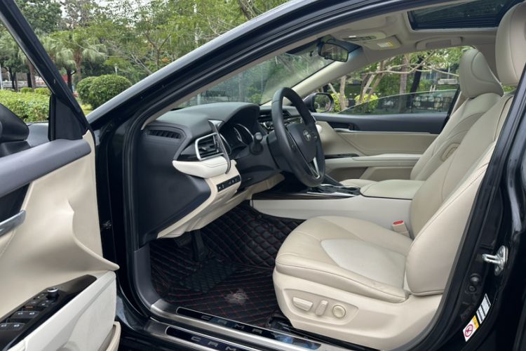 Used Toyota Camry 2018 2.0G Luxury Edition Interior 11