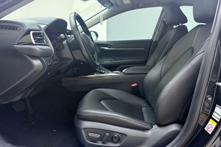Used Toyota Camry 2018 2.0G Luxury Edition Interior 2