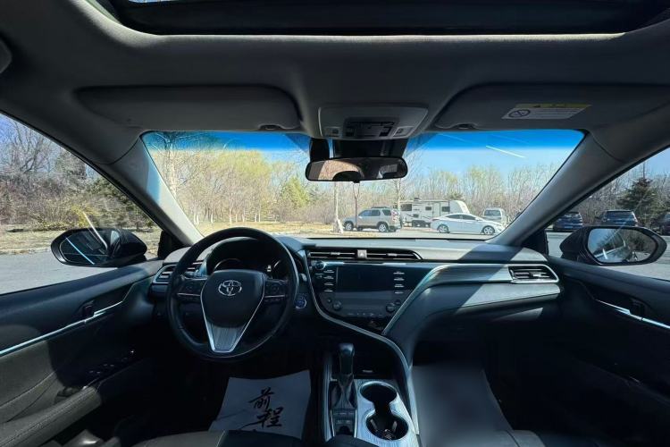 Used Toyota Camry 2018 Dual-Engine 2.5 HG Luxury Edition Interior 2