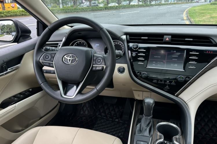 Used Toyota Camry 2018 2.0G Luxury Edition Interior 2