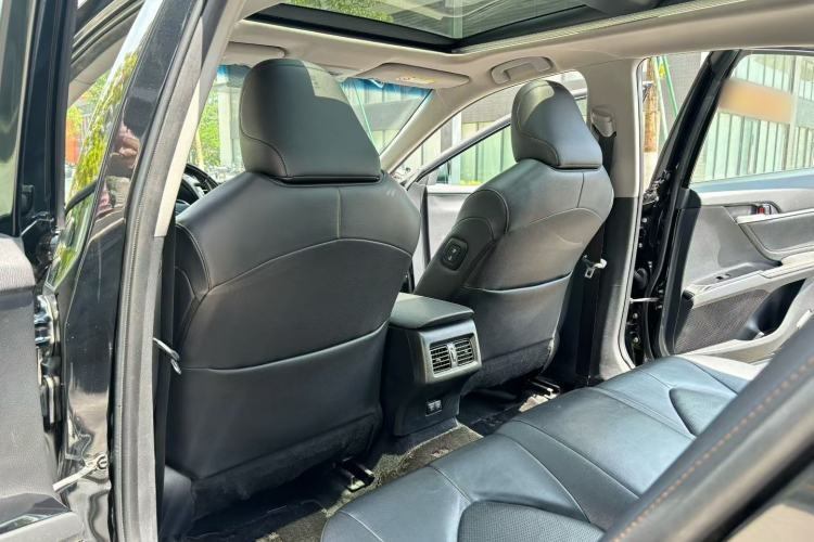 Used Toyota Camry 2018 Dual-Engine 2.5 HG Luxury Edition Interior 2