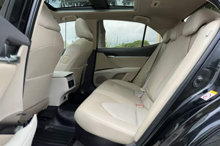 Used Toyota Camry 2018 Dual-Engine 2.5 HG Luxury Edition Interior 3